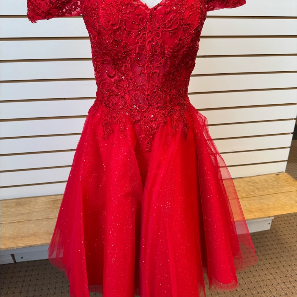 Red Mini A-line Dress with Sweetheart Neckline and Flutter Sleeves